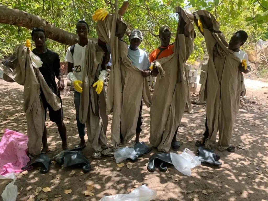 Waisenkinder als Imker ausgebildet in Gambia